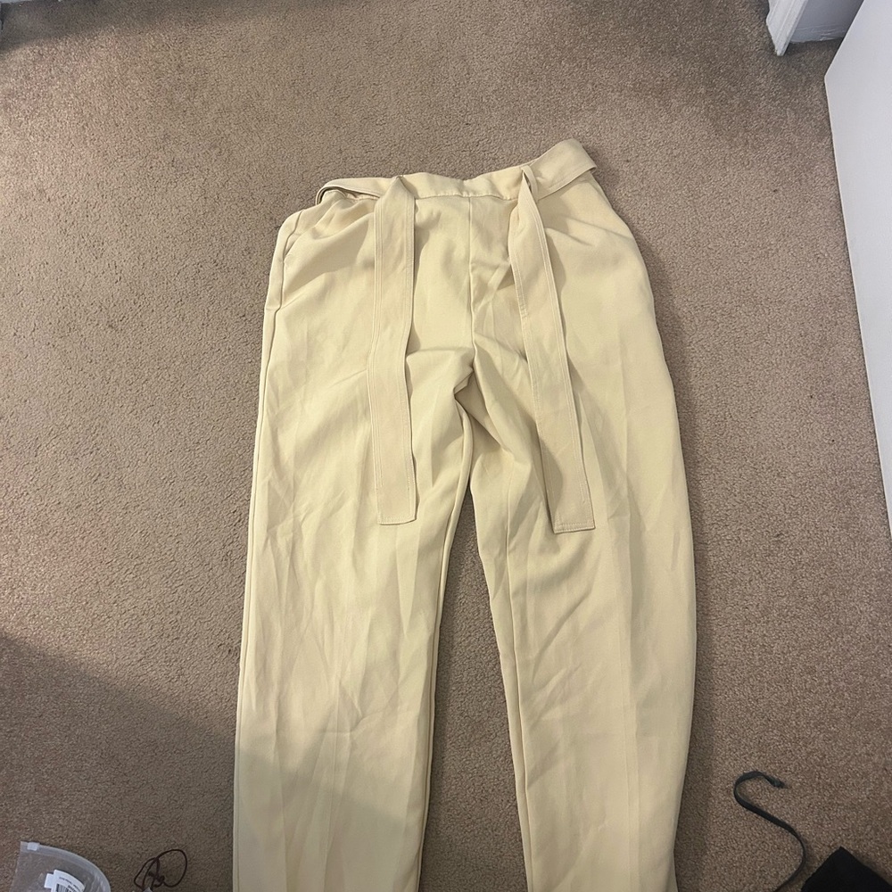 Chic Yellow High-Waisted trousers with tie